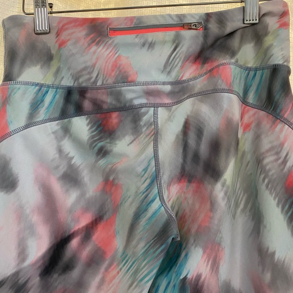 MPG Workout capri Leggings - Picture 6 of 7